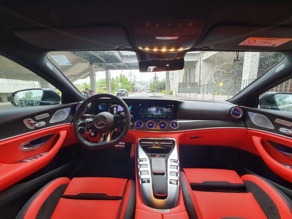 amg gt 43 다이나믹 실내 인테리어