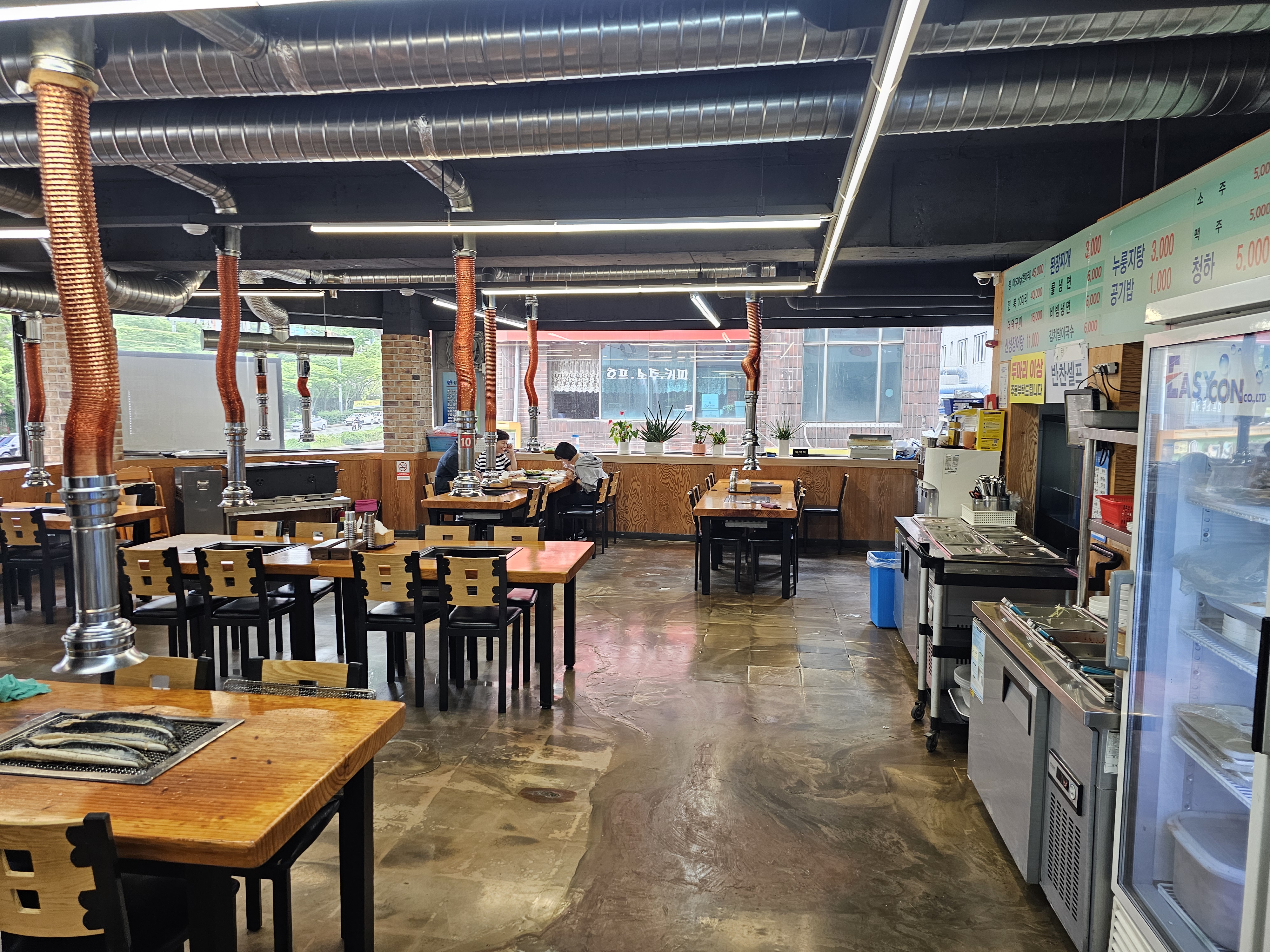 산청풍천장어직판장 내부1