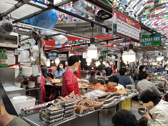 코로나19 거리두기 완전 해제 후 첫번째 토요일 오후의 종로 광장 시장 근황 먹을거리 가게, 김밥 족발 순대
