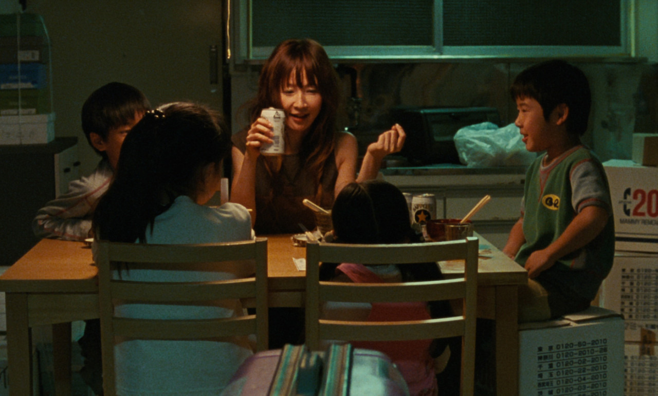 아무도 모른다의 한 장면