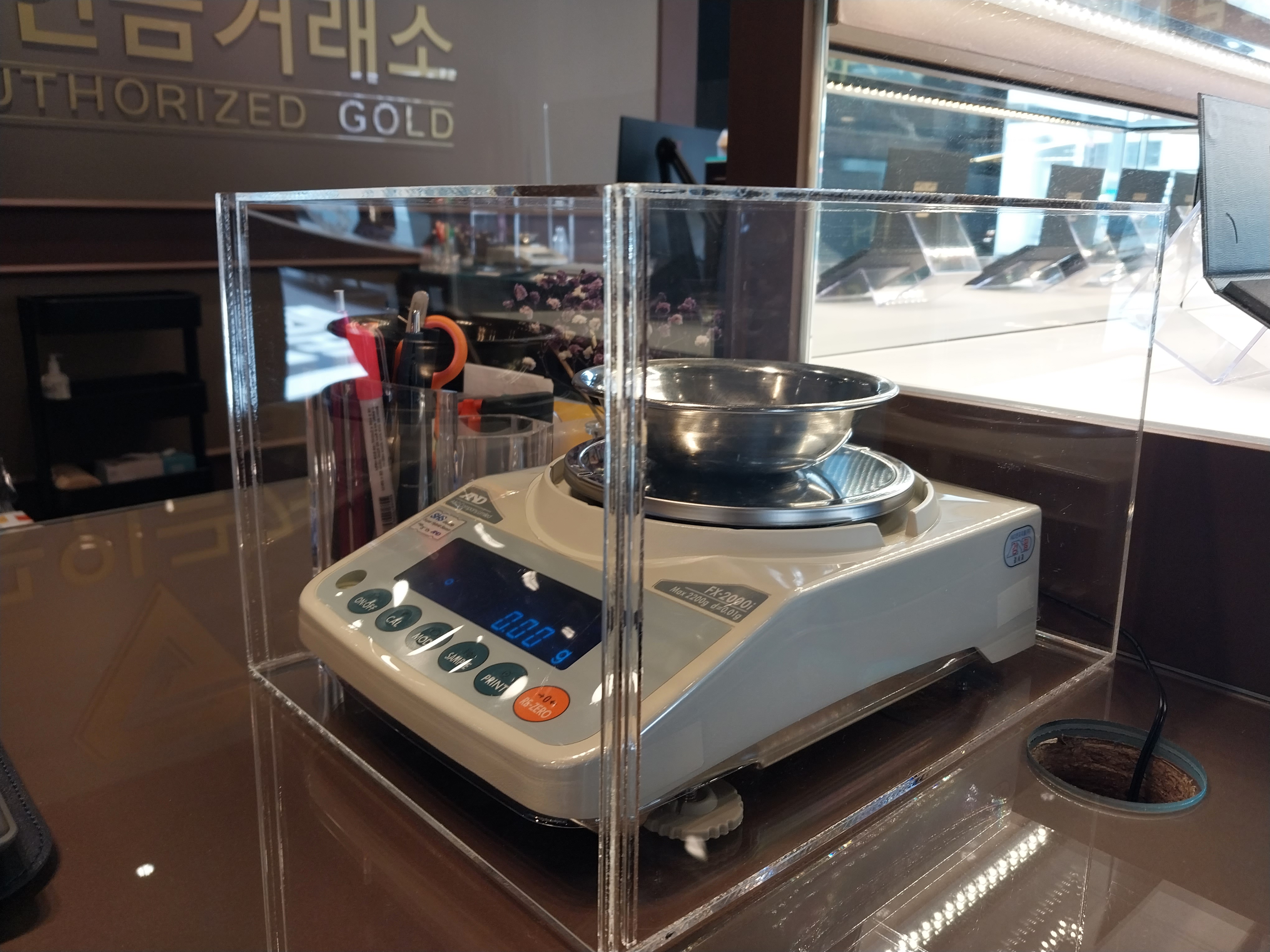 정밀저울로 정확하게 측정
