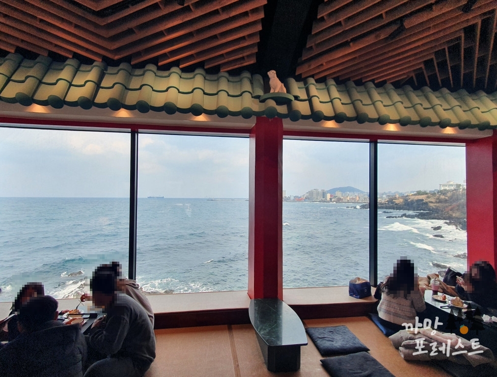 앙뚜아네트 내부