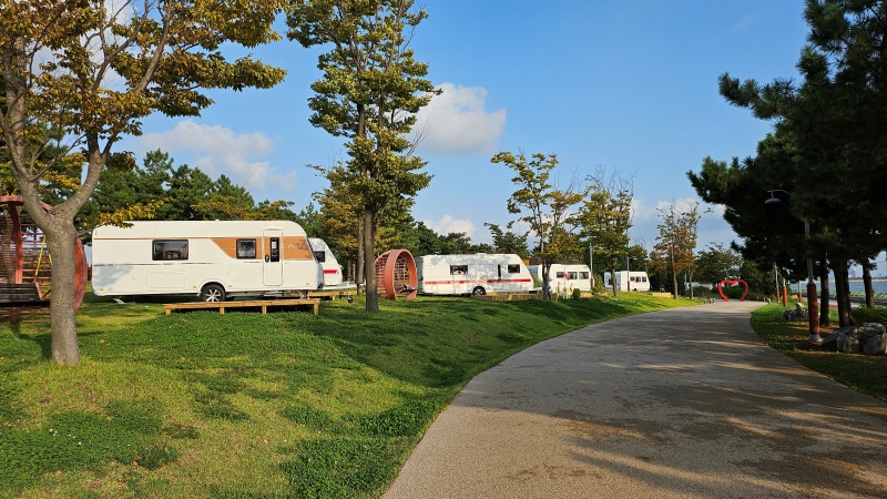 늘어선 유럽형 카라반