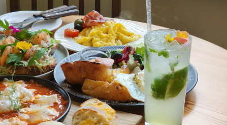 점심 브런치 사진