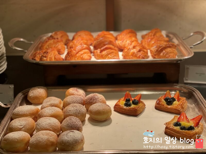 싱가폴 세인트레지스 조식 뷔페 베이커리류