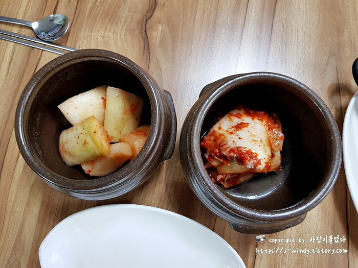 국밥집의-생명은-김치