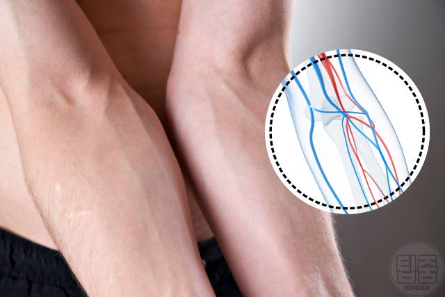 왼쪽 팔저림 심장마비 전조증상,팔이 저린 이유,팔짱 낀 자세