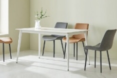 가구 할인매장 전시 식탁 사진