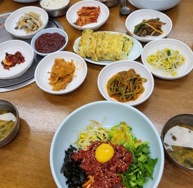 백반기행-광주밥상-생고기-육회비빔밥-동진식육식당