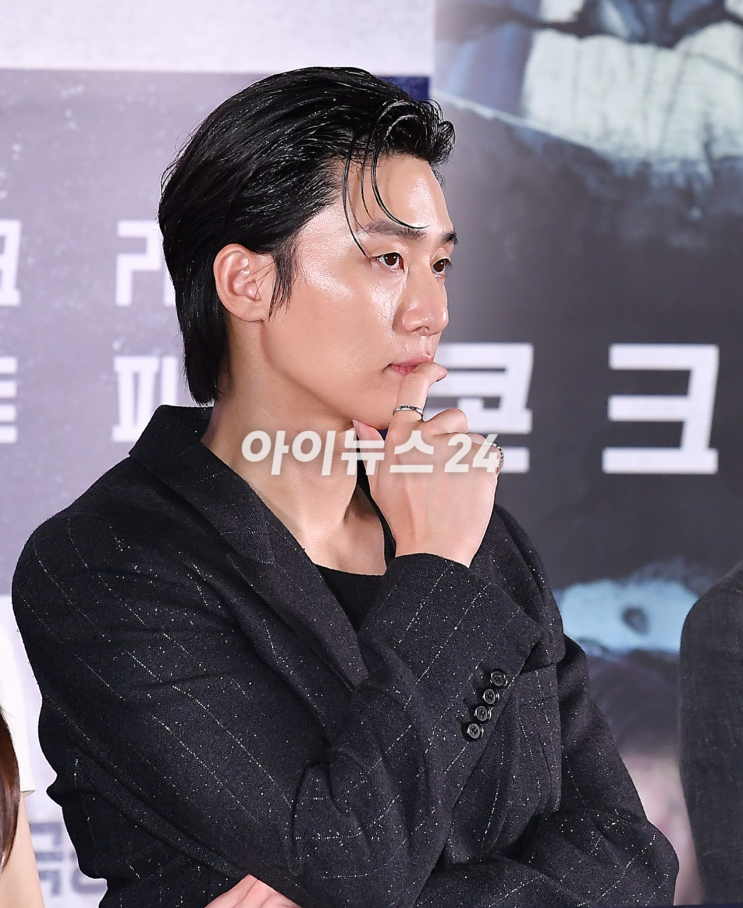 배우 박서준이 31일 오후 서울 송파구 롯데시네마 월드타워에서 열린 영화 '콘크리트 유토피아' 언론 시사회에서 포토타임을 갖고 있다. [사진=곽영래 기자]