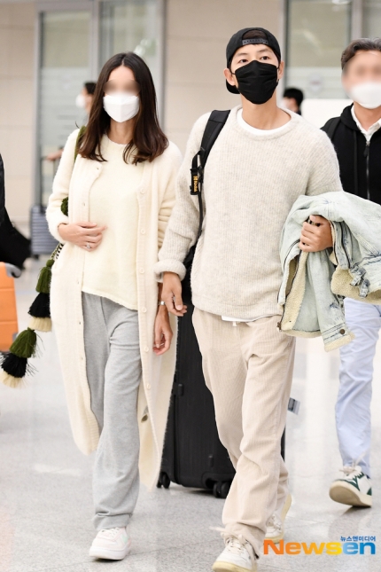 열애 인정’ 송중기, 英 여자친구