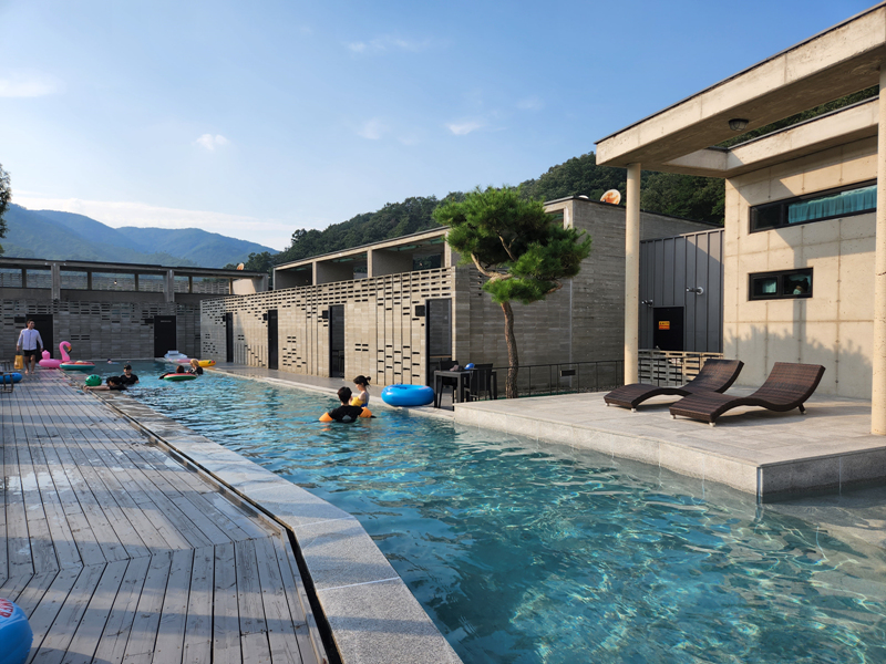 더리버에스_풀빌라_수영장_05