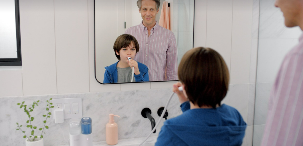 양치하고 있는 아이 사진