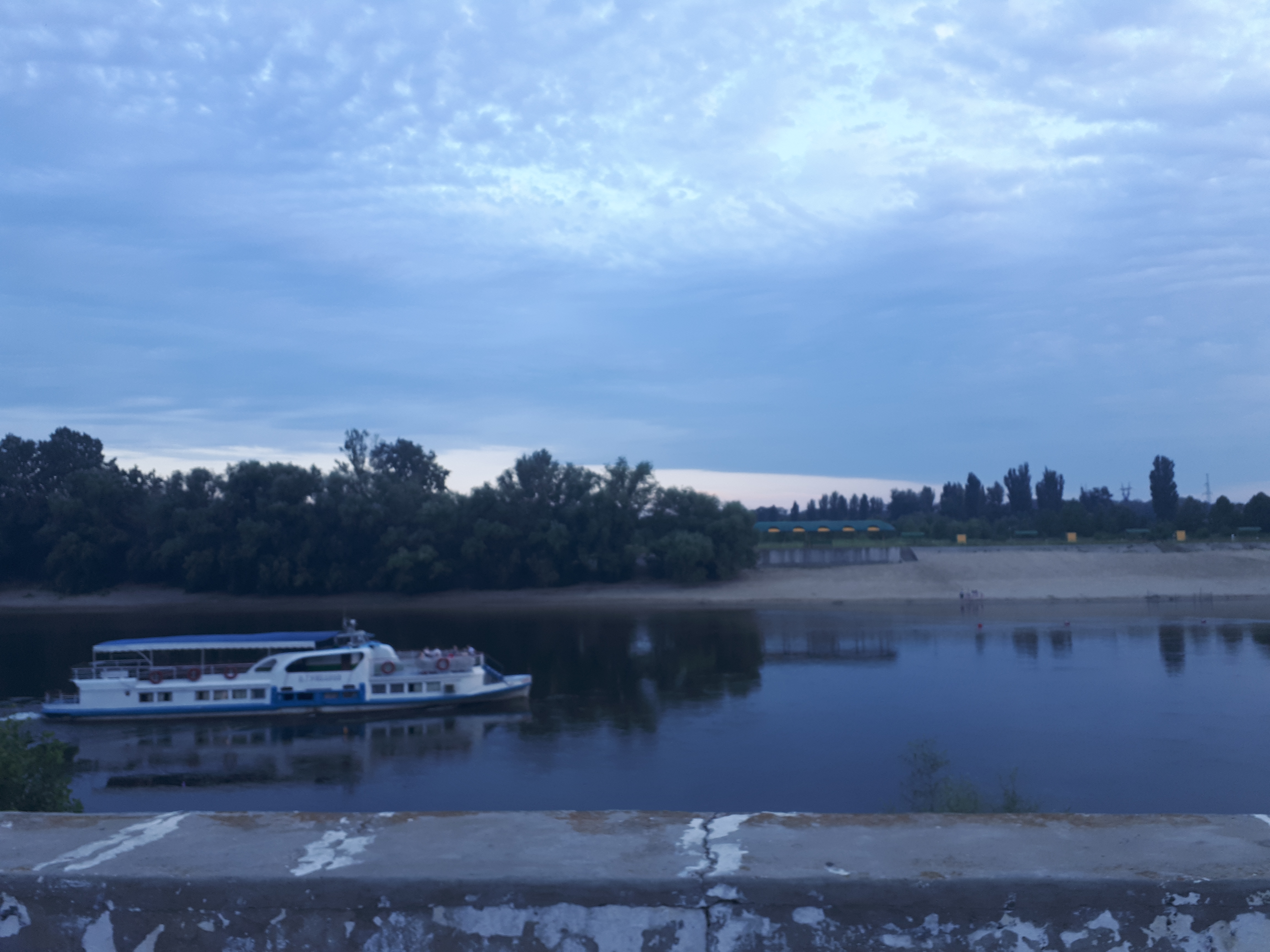 트란스니스트리아 티라스폴 드네스트르 강과 유람선