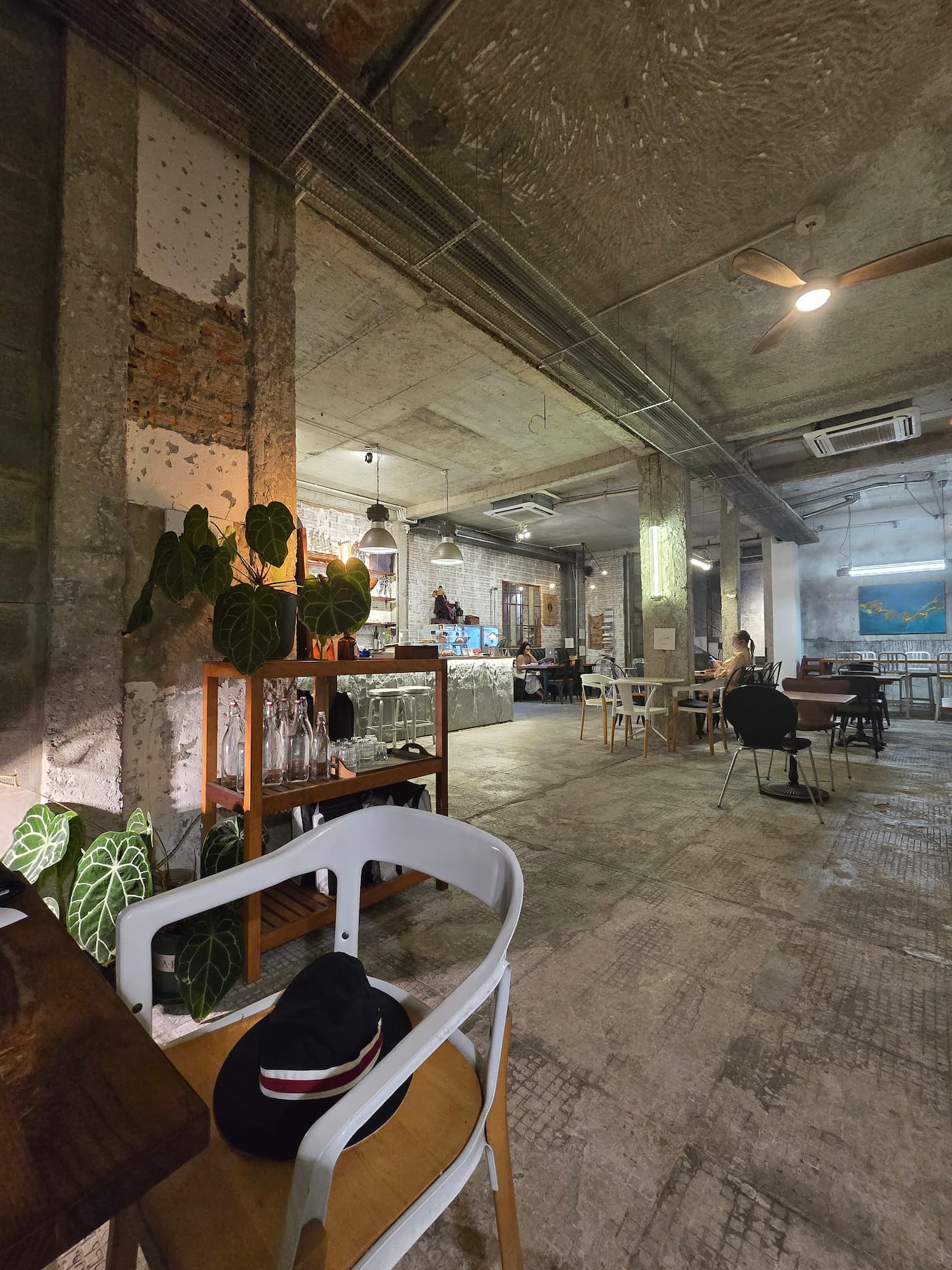 “이 자리가 아니었다면, 이렇게 나를 바라볼 용기가 없었을지도 몰라요.”-다낭 골목 카페에서