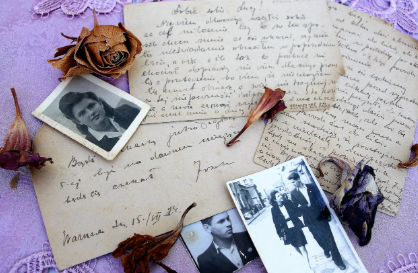 타이틀 시퀀스가 말해주는 모든 것 (오프닝 2분에 담긴 내용)