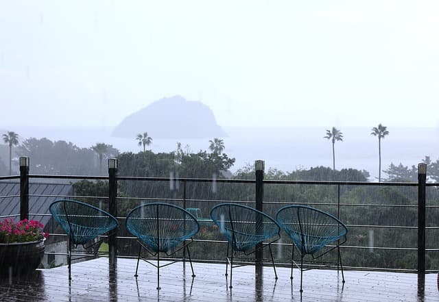 오름을 주제로 한 문학&middot;예술작품 탐구