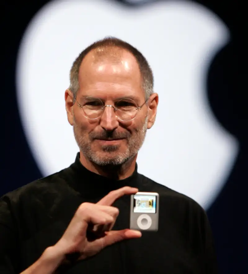 스티브-잡스가-애플팟을-선보이는-모습