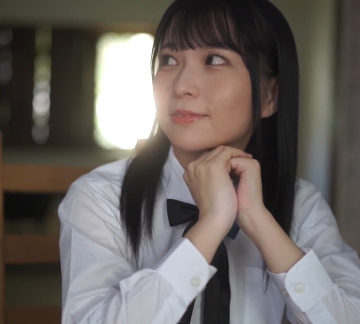 마루이 모에카 (Moeka Marui) SDAB-220 교복입고 누군가를 응시하는 표정 사진