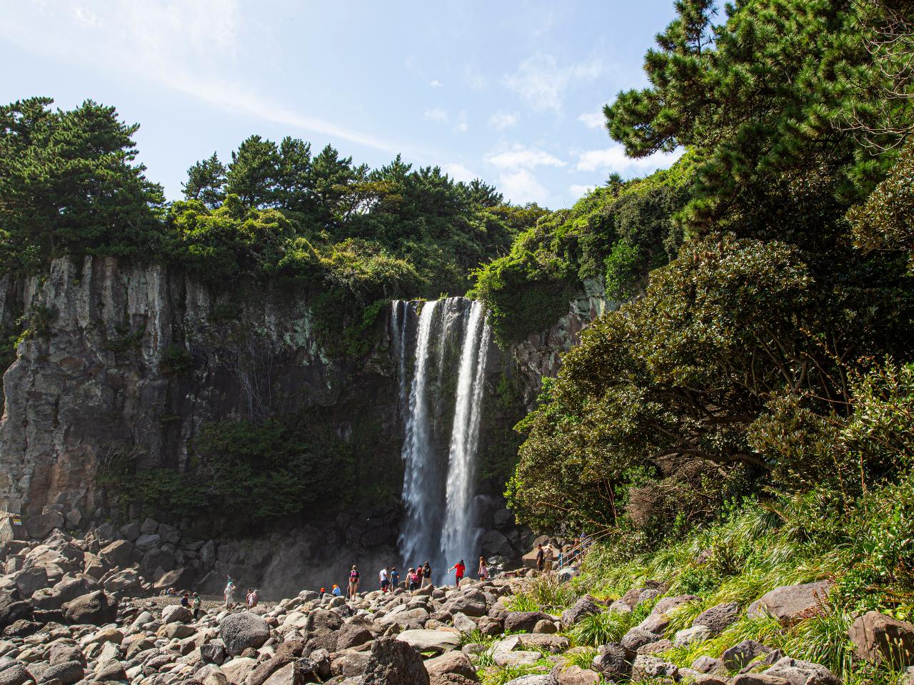 제주 정방폭포 바다로 떨어지는 절경, 입장료&middot;관람 팁 정리