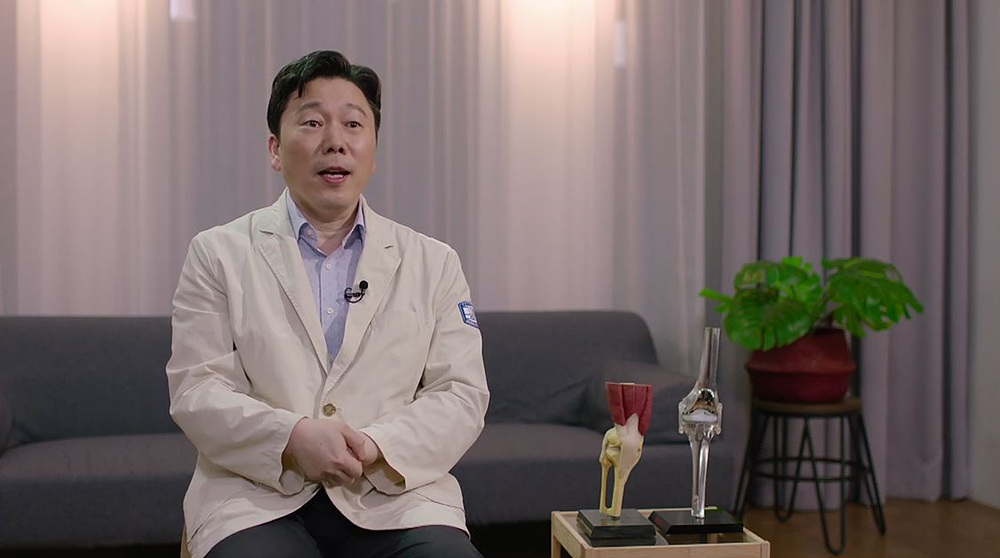 명의 수술 없이 무릎을 오래 쓸 마지막 기회 새 무릎으로 사는 법 치료법 정형외과 인용 교수, 재활의학과 이종인 교수
