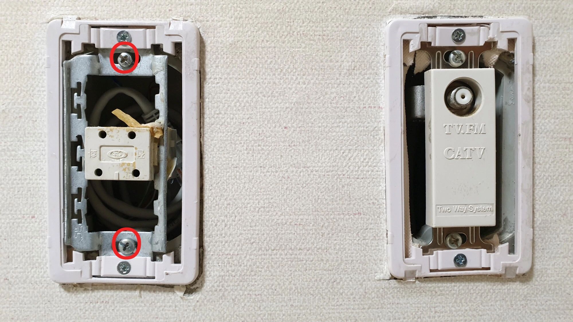 전화 잭 고정 볼트