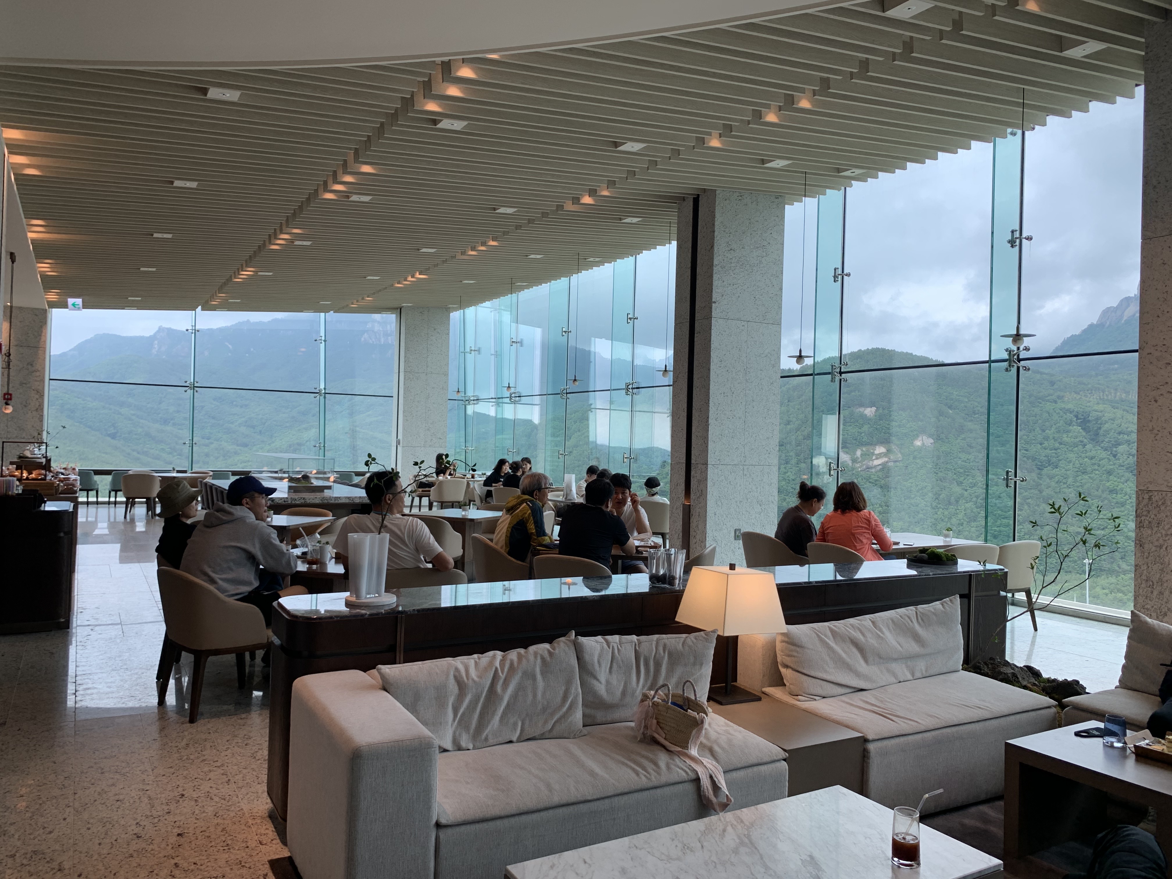 더-엠브로시아-울산바위-카페