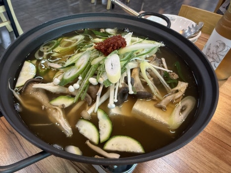 천안 유량동 시골연탄불고기냉면집의 깔끔하고 담백한 두부전골 모습