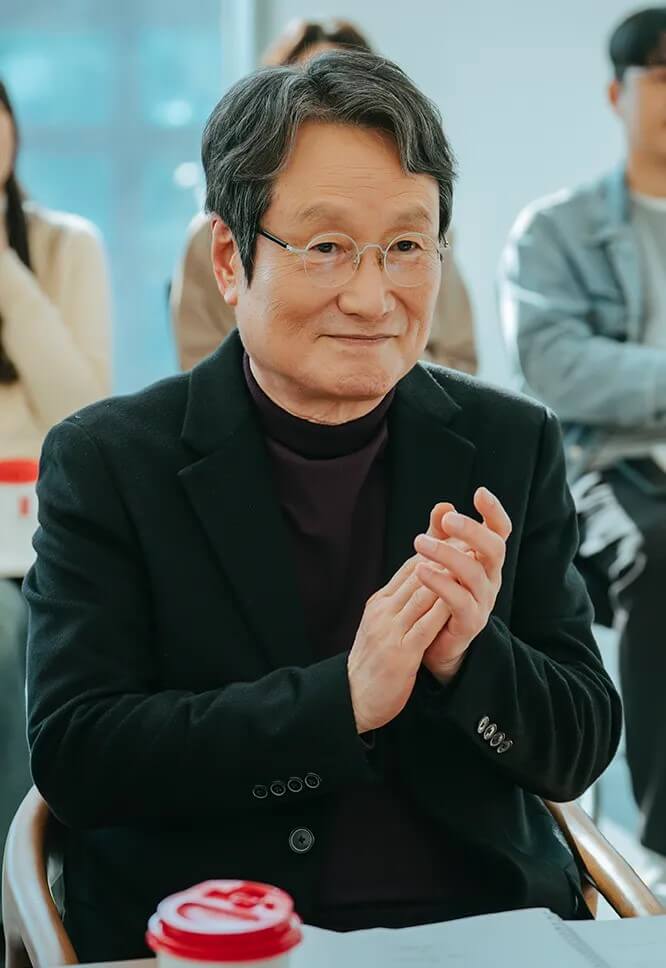 SBS드라마 문성근이 맡은 원작 '하얀사랑' 남자주인공 역의 김현철의 홍보 포스터 입니다.