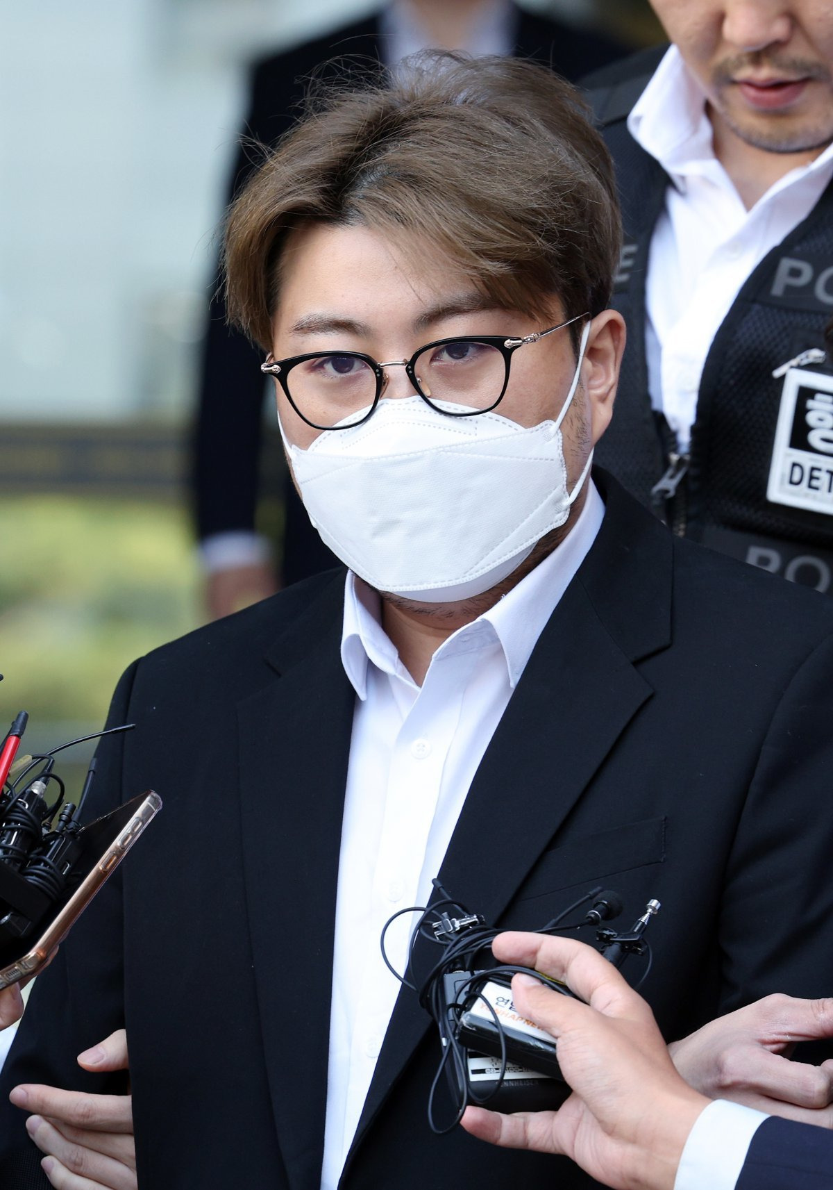 김