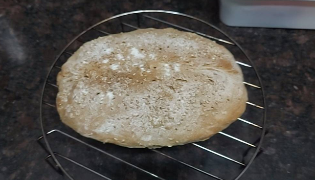 오븐에 구운 통밀빵