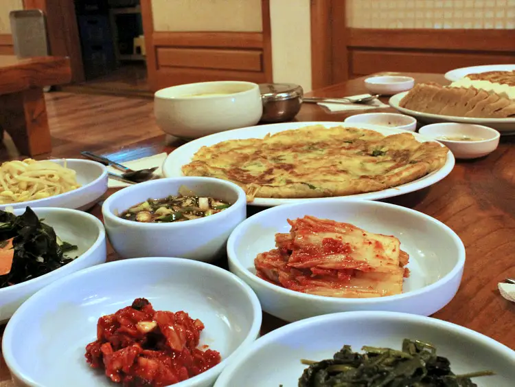 전참시 전지적참견시점 엄현경 송재희 파전에 도토리묵과 수육 보쌈을 곁들인 순두부 맛있는 식당 남양주 양평 손두부 맛집 소개