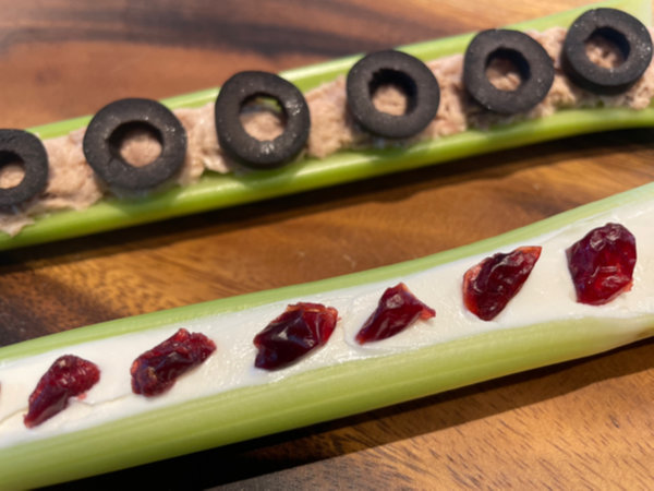 샐러리 먹는법 - 그릭요거트 베이스 맛