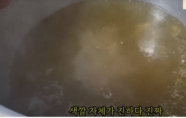 매일 새벽 나와서 끓이는 깨끗한 육수