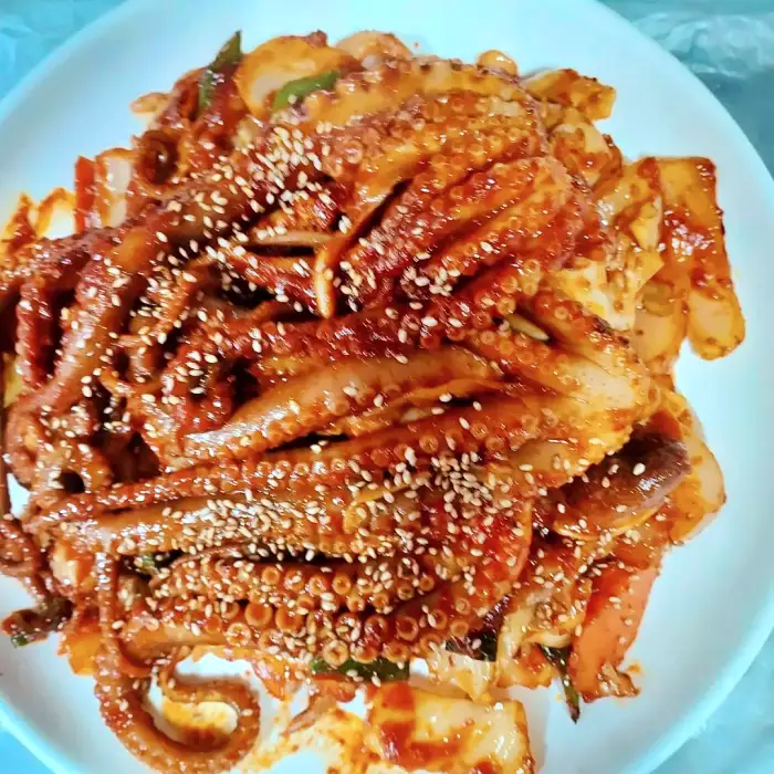 식객 허영만 백반기행 진도 초평항 솔비치 참기름 살짝 버무린 낙지 탕탕이 파 뿌리 숙회 맛집