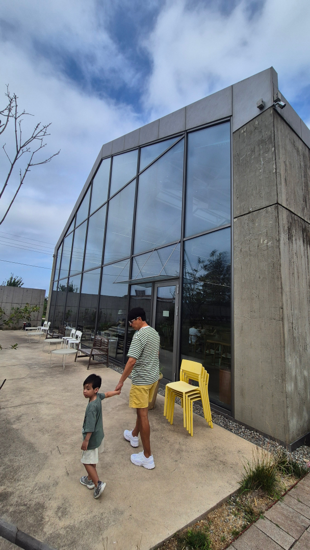 카페 정원 사진