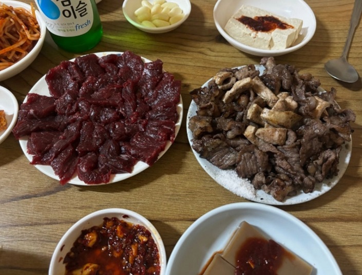 한국기행-뭉티기-생고기-왕거미식당