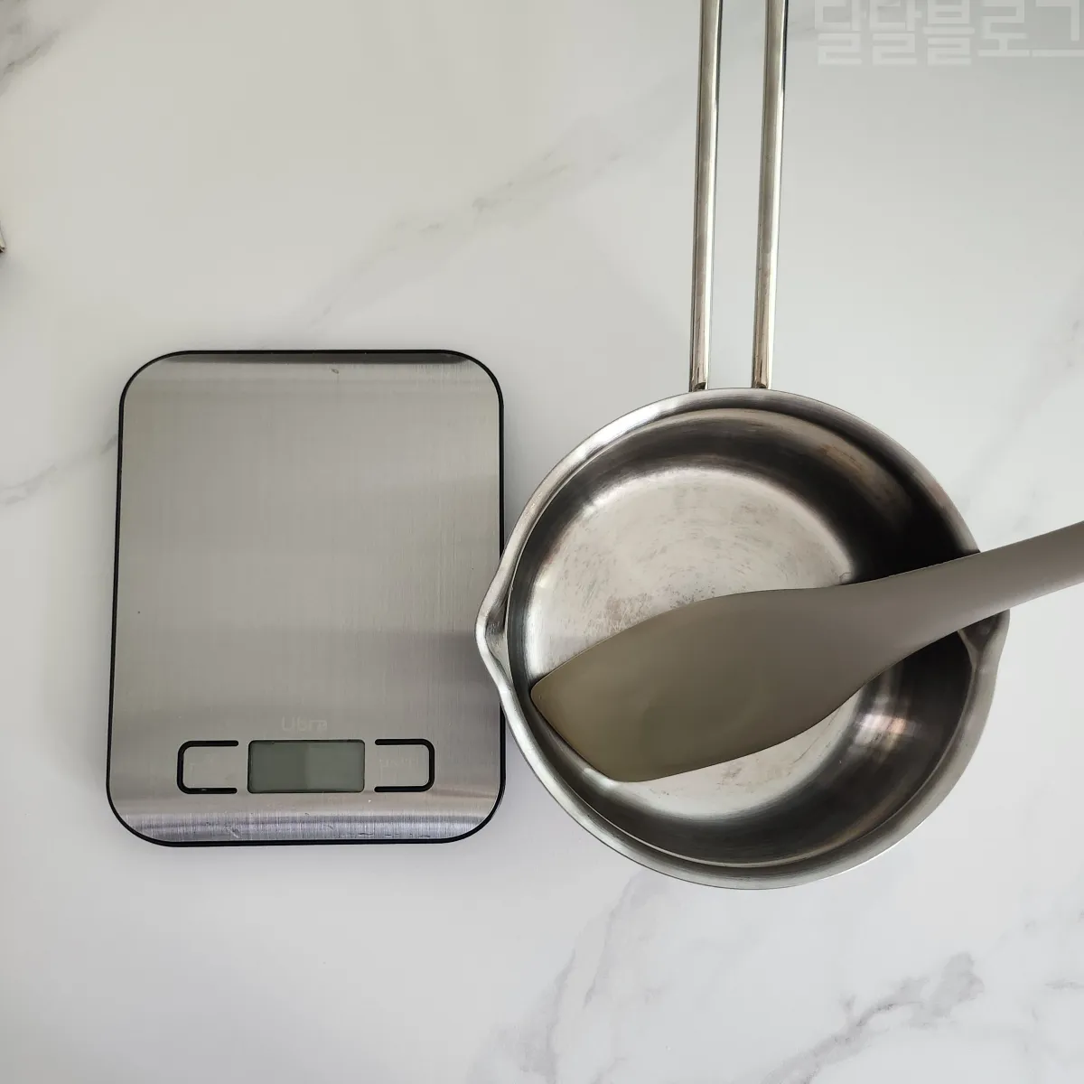 초기-이유식-준비물-이유식-냄비-저울-실리콘-주걱