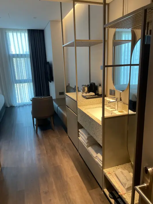 로카우스 호텔 패밀리 트윈 룸 복도