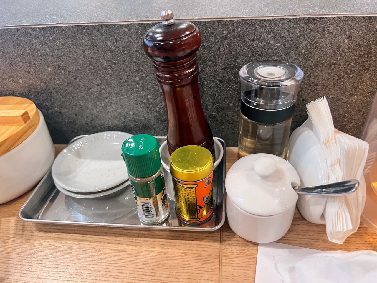 후추, 산초가루, 카레 향신료 등 기호에 따라 간을 조절할 수 있다