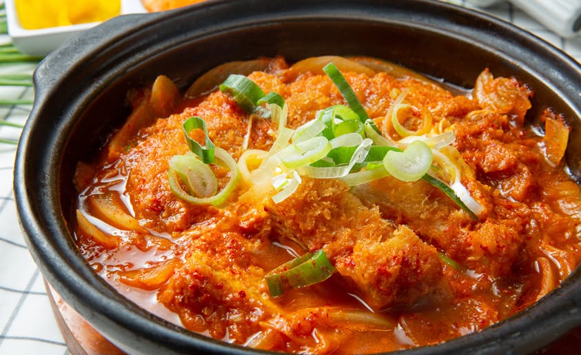 김치를 넣어 끓인 나베 김치나베