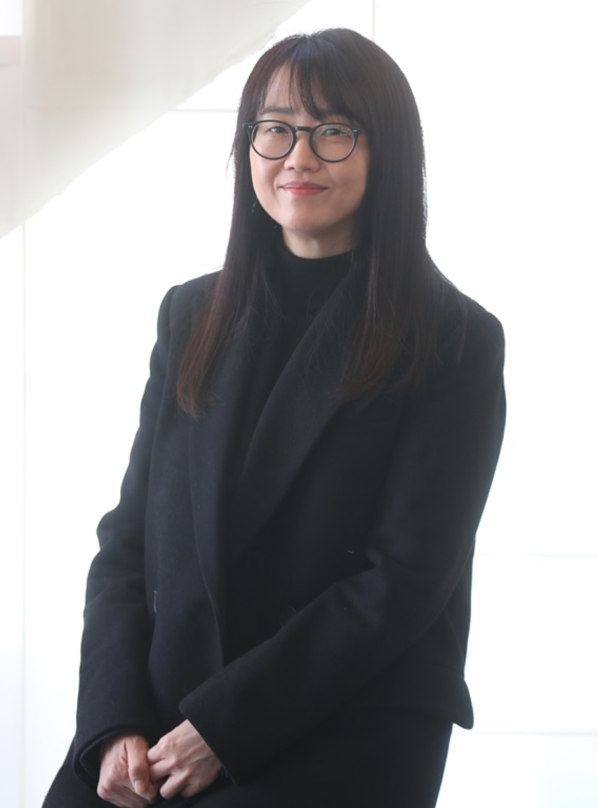 김은희 작가 나이 프로필 결혼 남편 장항준 작품 과거 댄서 킹덤