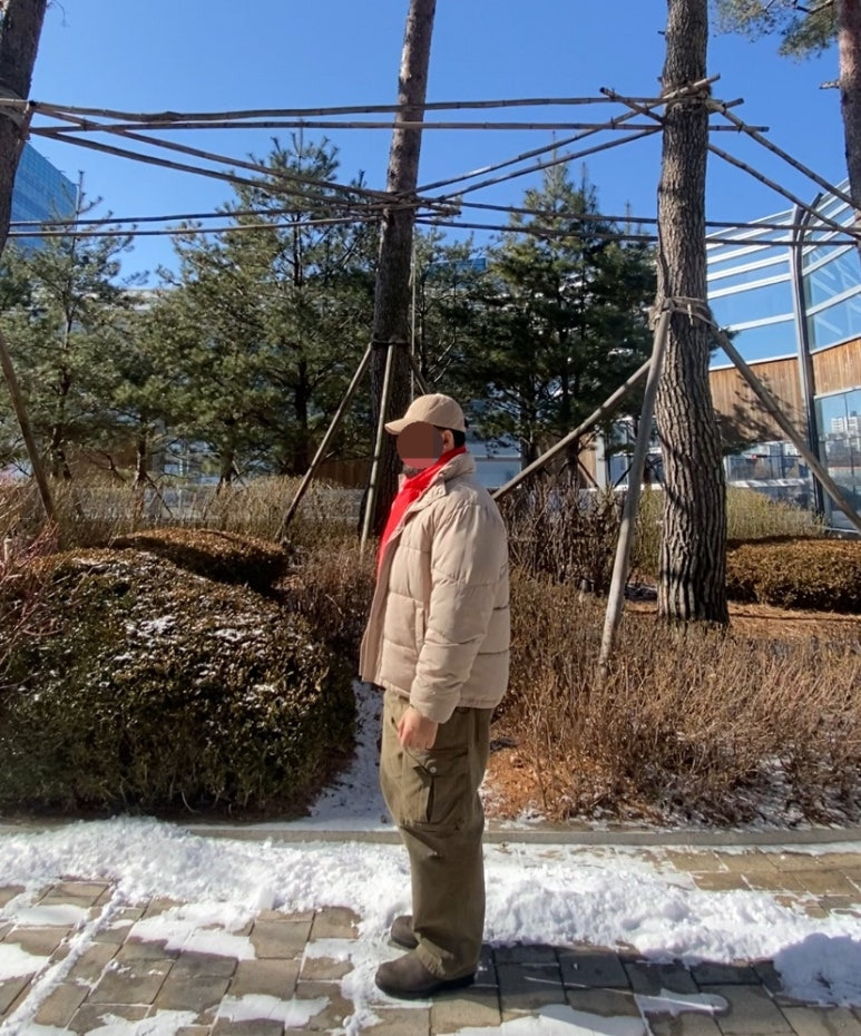 데일리룩('26.1.24.)랭글러 빈티지 로고 볼캡, 바스틱 숏패딩 점퍼, 리끌로우 무지 레드 머플러, 어썸스튜디오 하운드투스 모크넥 니트, 프리즘웍스 카고팬츠, 블런드스톤 585