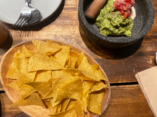 엘라토-과카몰리-&-나쵸