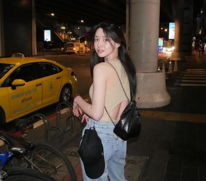 권나라 사복