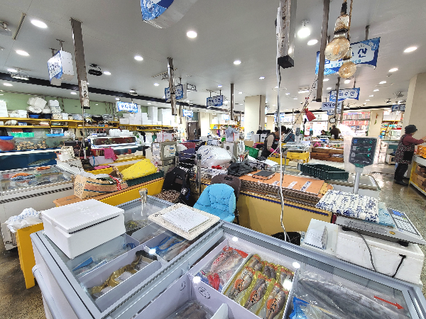 제주시수협어시장 내부