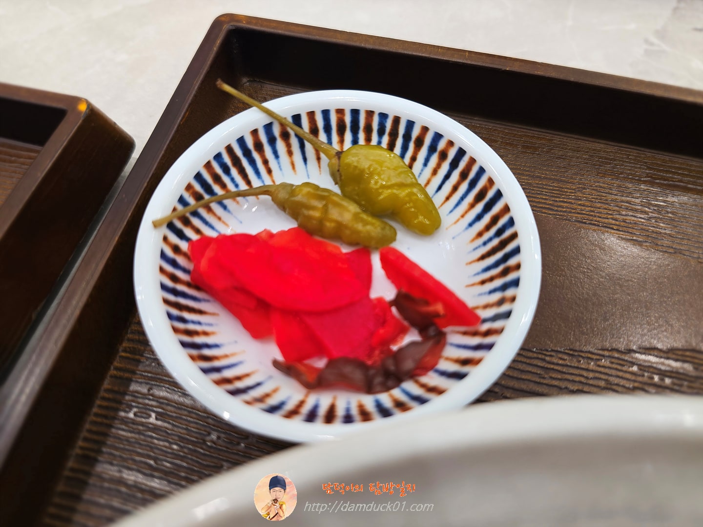 매콤로스카츠정식