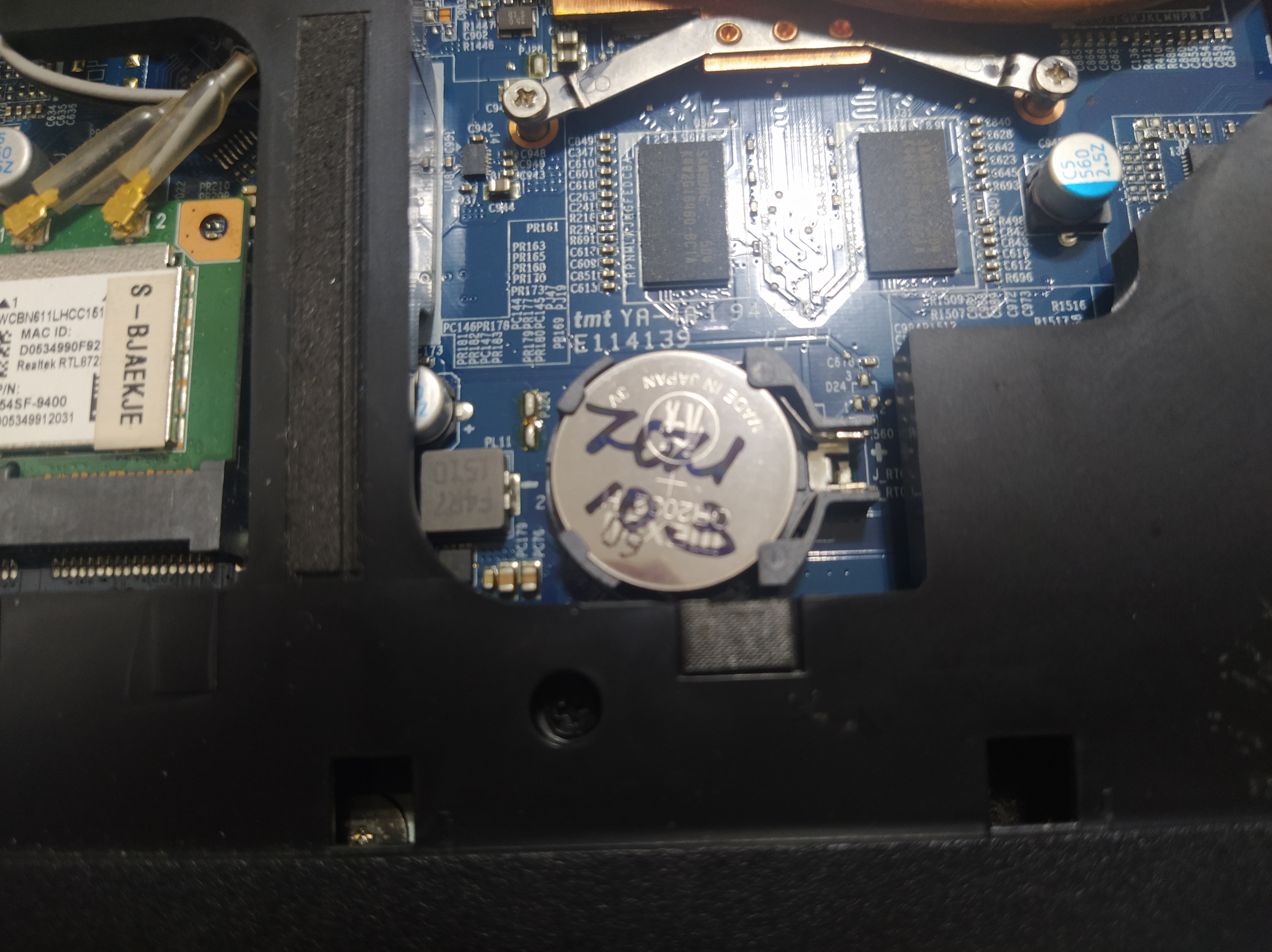 CR2032 배터리로 같이 교체를 진행했습니다.&nbsp;