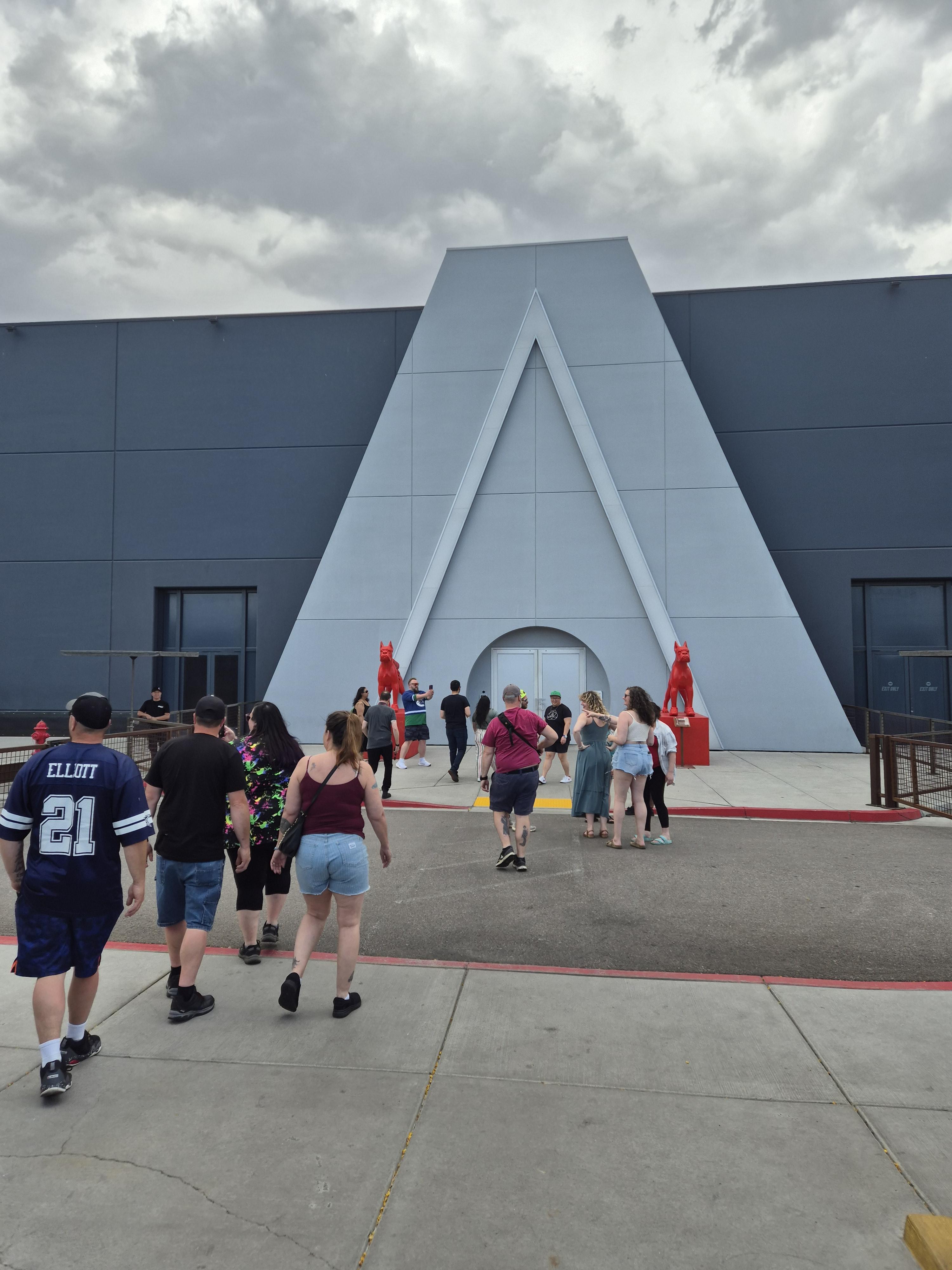 오메가마트 입구