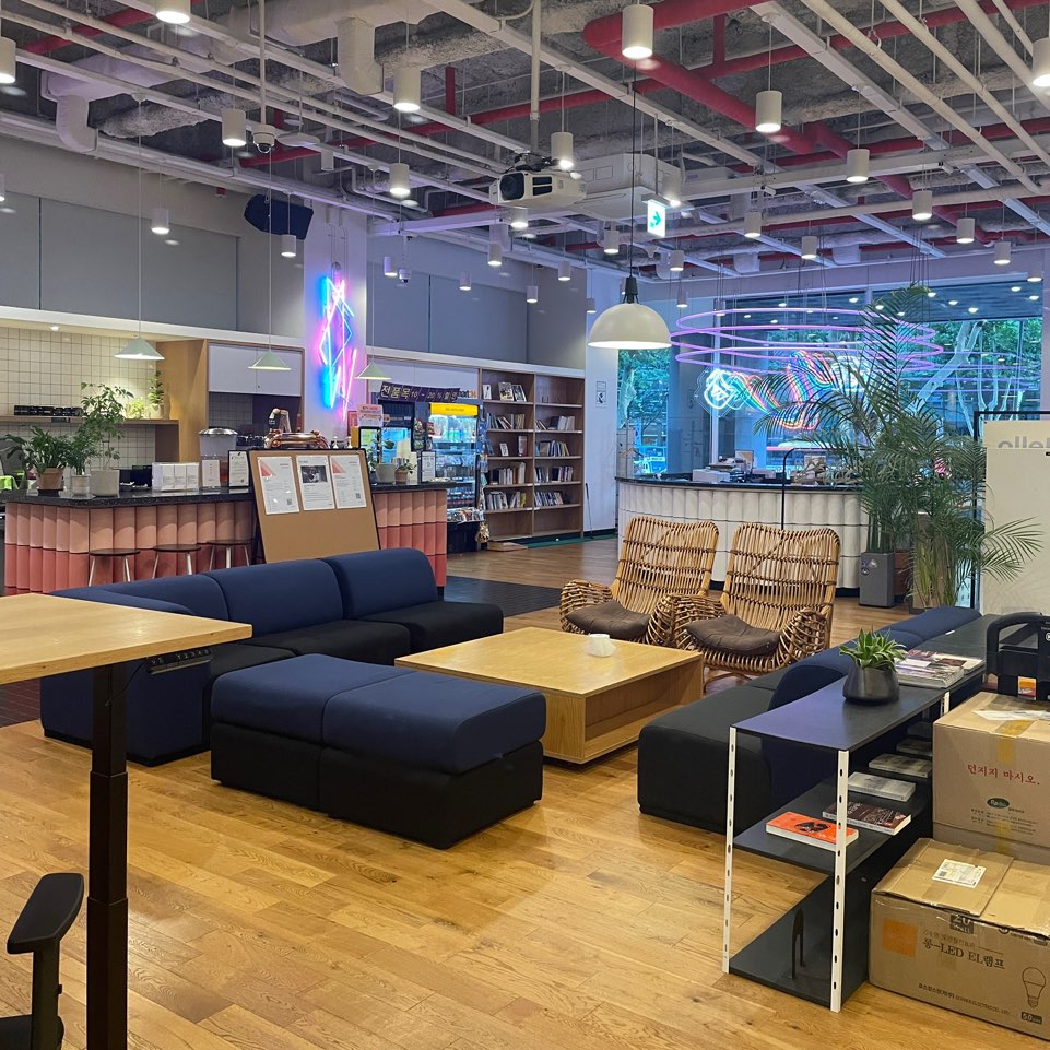위워크 선릉 2호점 - 1층 메인라운지